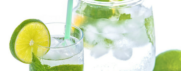 nine reasons you should drink lemon water every morning
