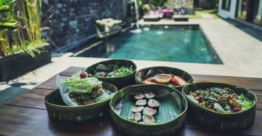 DoorDash and PostMates Apps Compare
