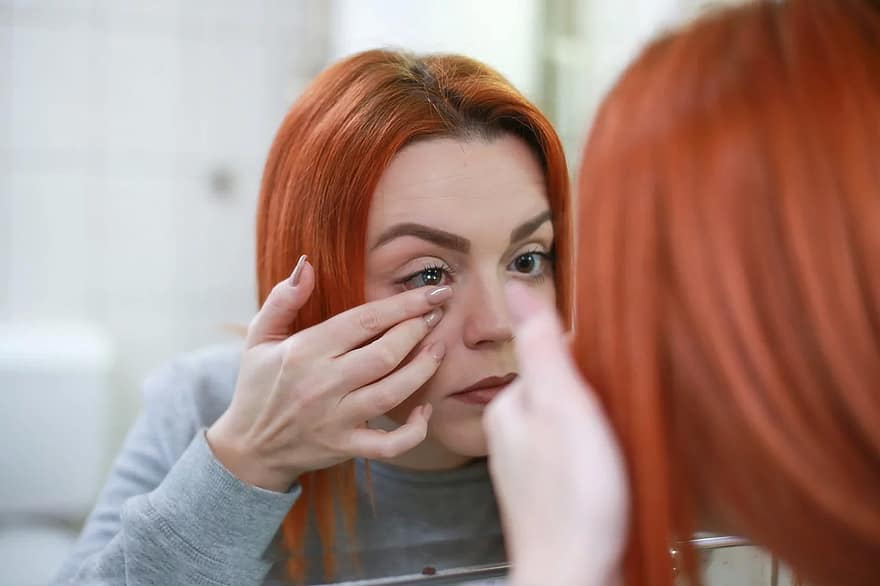 How To Keep Your Contact Lenses Clean