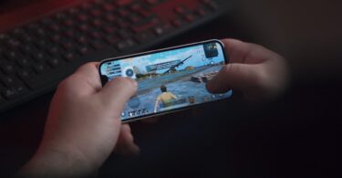 Online Gaming On A Smartphone
