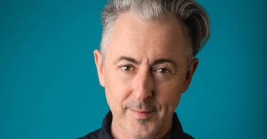 Alan Cummings Net Worth 2024