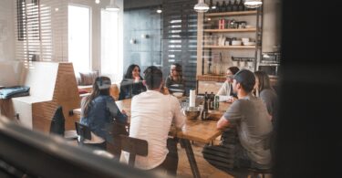 How To Build An Effective Pitch Deck For Your Startup