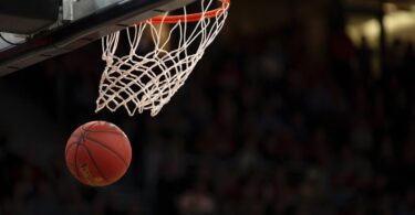 How To Watch Spurs Vs. Bucks: Preview, Odds, Streaming Details