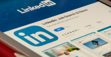 Is LinkedIn really useful for finding a job in 2026? The answer depends on your industry and strategy. Learn which sectors benefit most and how to use LinkedIn effectively.